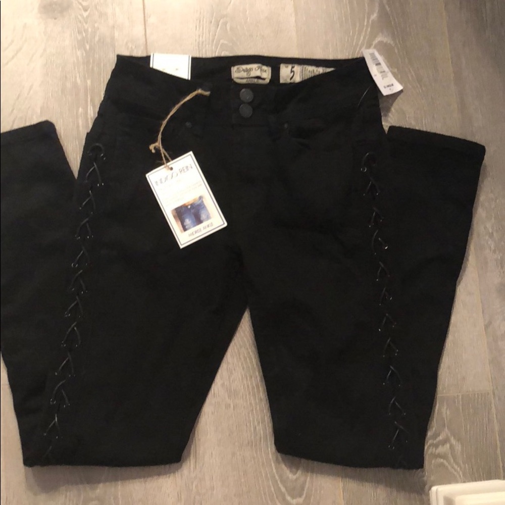 New women’s black skinny jeans